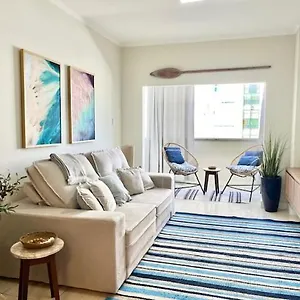 Pé Na Areia. Recém Reformado. No Pedaço De Balneário. Balneário Camboriú